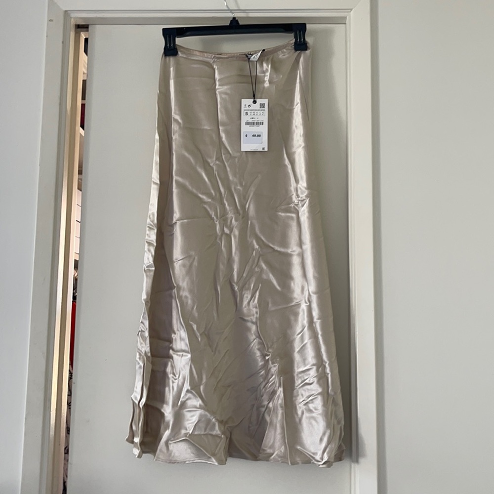 Zara Satin mid length skirt